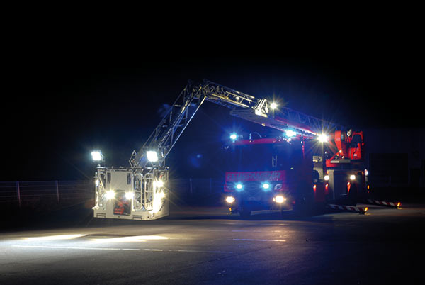 Handlampen und Arbeitsscheinwerfer für Rettungseinsatze und Hilfsdienste